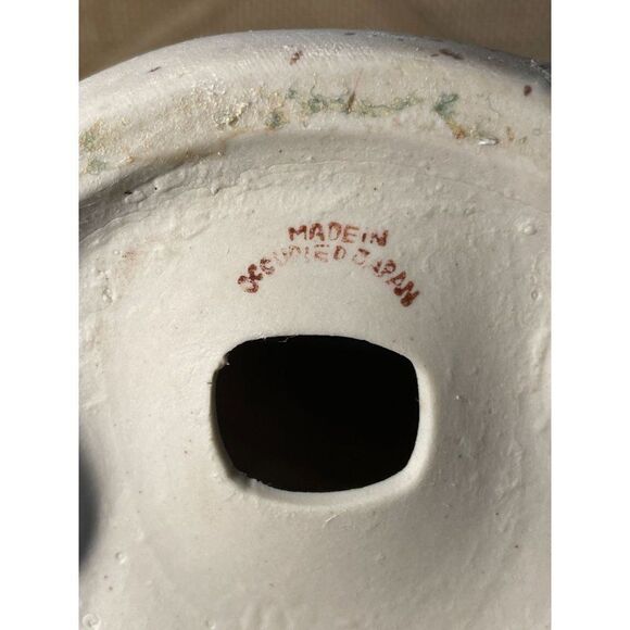 Vintage OCCUPIED JAPAN Porcelain Figurine Woman Leaning on a Fence - Picture 6 of 6